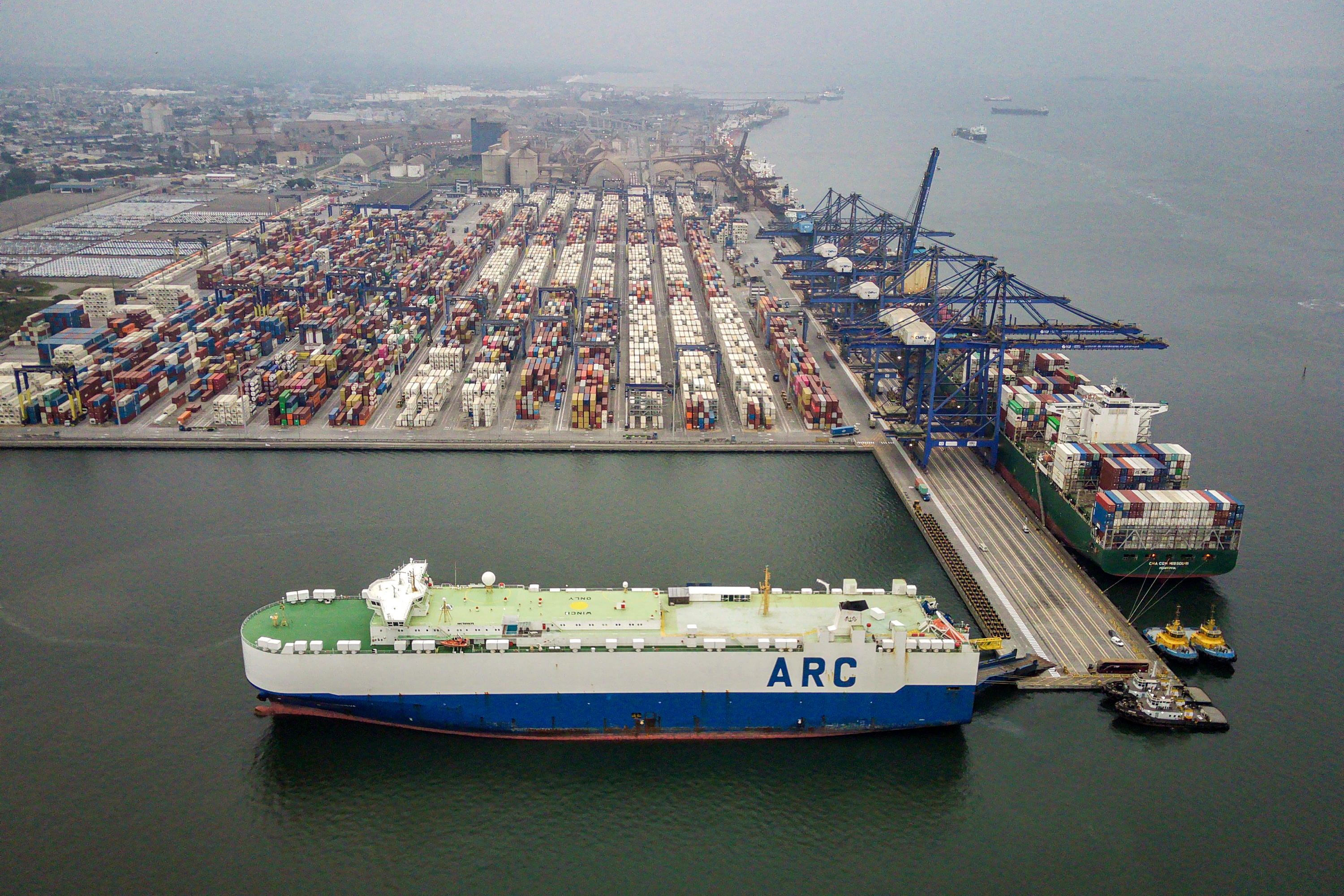 Porto de Paranaguá amplia capacidade de movimentação de contêineres com novo calado